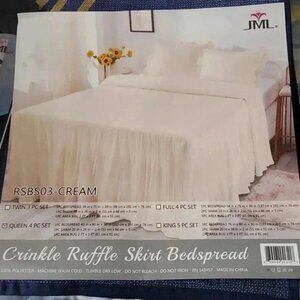 Ruffle skirt bedspread